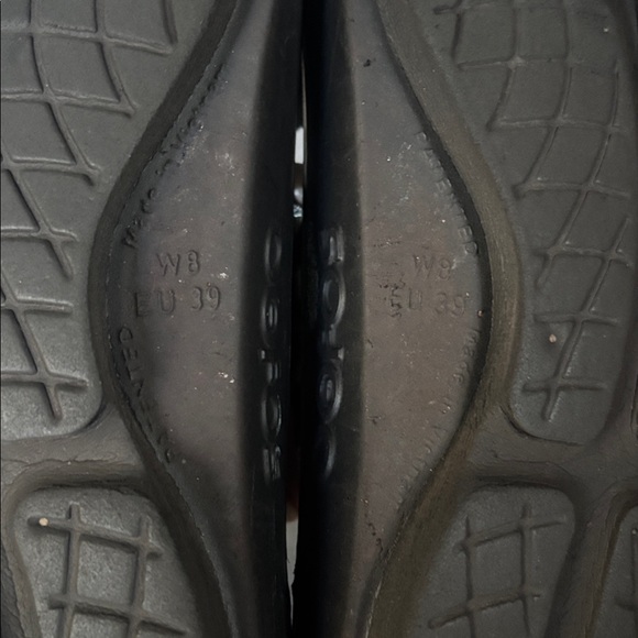 Stylish Black and Leopard Print Women's Sandals by Oofos. In great shape. - Picture 4 of 6